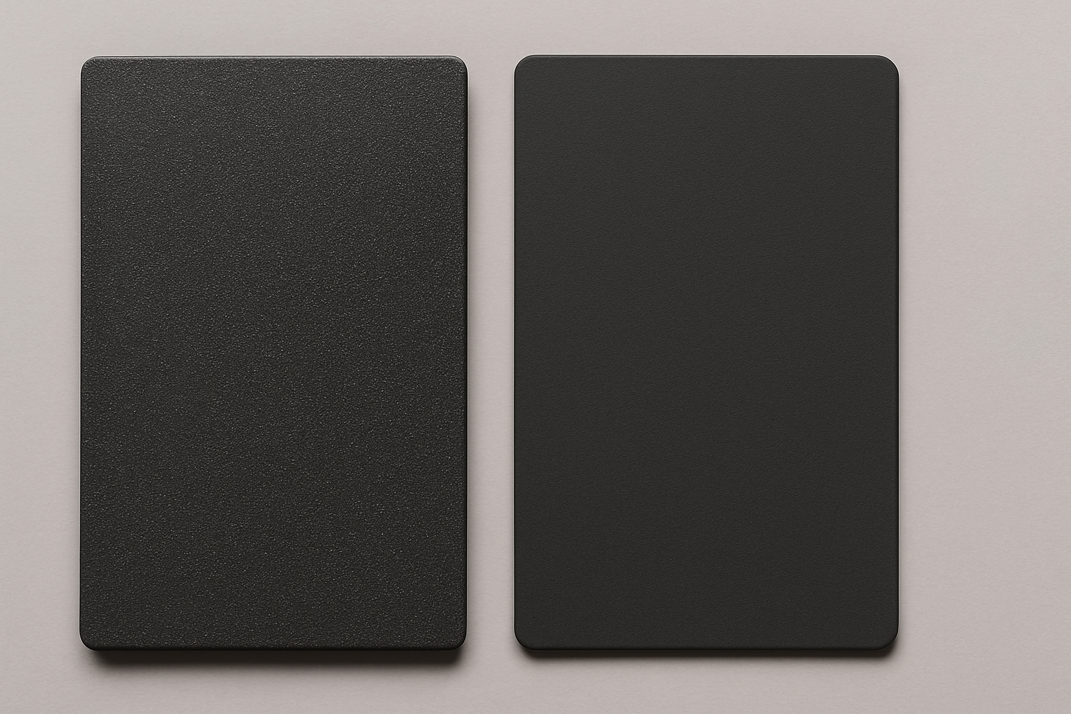 DB703 neben RAL 7016 – Vergleich ohne-mit Glimmer-Effekt.